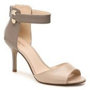 Nine West Graby Peep Toe Sandal Sz 8M